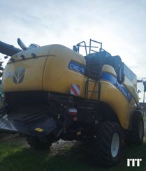 Moissonneuse batteuse New Holland CX 8.70 - 3