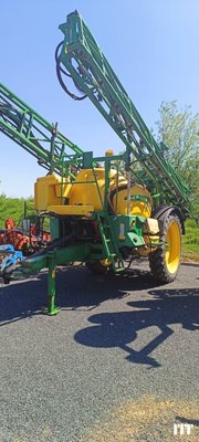 Pulvérisateur traîné John Deere 732 - 1