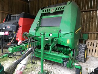 Presse à balles rondes John Deere V 451 M - 2