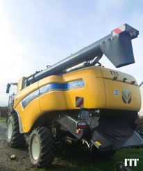 Moissonneuse batteuse New Holland CX 8.70 - 2