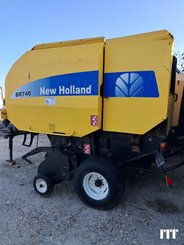 Presse à balles rondes New Holland BR740A - 1