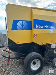 Presse à balles rondes New Holland BR740A - 2