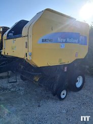 Presse à balles rondes New Holland BR740A - 5