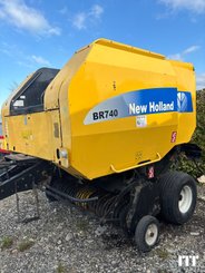 Presse à balles rondes New Holland BR740A - 1