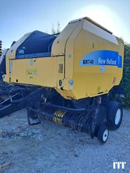Presse à balles rondes New Holland BR740A - 2