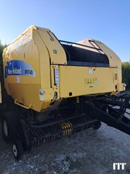 Presse à balles rondes New Holland BR740A - 3