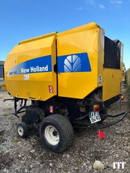 Presse à balles rondes New Holland BR740A - 5
