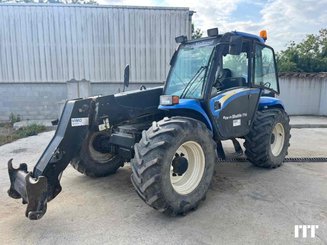 Chariot élévateur télescopique New Holland LM 435 - 1