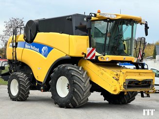 Moissonneuse batteuse New Holland CX 8090 - 1