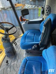 Moissonneuse batteuse New Holland CX 8070 - 5