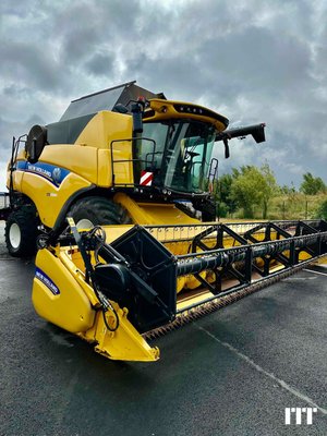 Moissonneuse batteuse New Holland CX 8.70 - 1