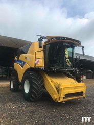 Moissonneuse batteuse New Holland CX 8.70 - 2