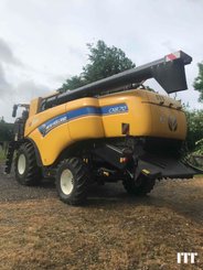 Moissonneuse batteuse New Holland CX 8.70 - 3