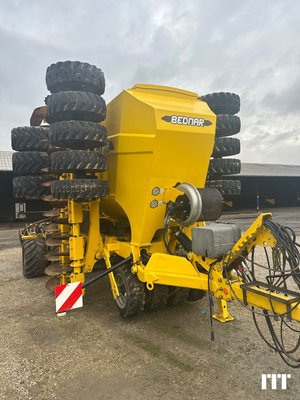 Semoir à grains BEDNAR OMEGA 6000 FERTI - 1