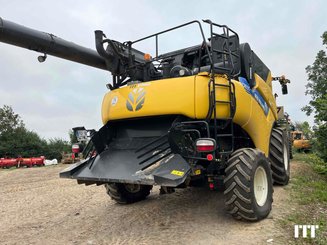 Moissonneuse batteuse New Holland CR 8.90 - 2