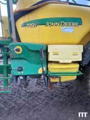 Pulvérisateur traîné John Deere 732 - 16