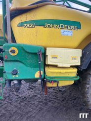 Pulvérisateur traîné John Deere 732 - 6