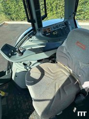 Tracteur agricole Valtra T213 - 11