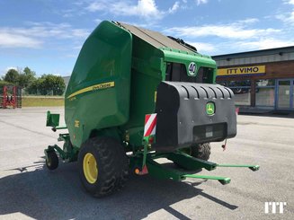 Presse à balles rondes John Deere V 451 M - 2