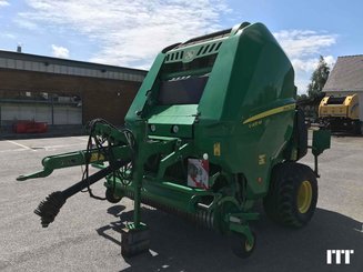 Presse à balles rondes John Deere V 451 M - 3