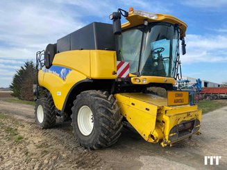 Moissonneuse batteuse New Holland CR 9070 - 2