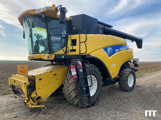 Moissonneuse batteuse New Holland CR 9070 - 1