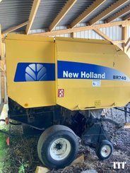 Presse à balles rondes New Holland BR740A - 1