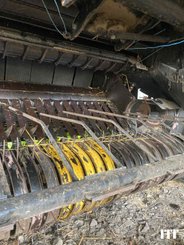 Presse à balles rondes New Holland BR740A - 5