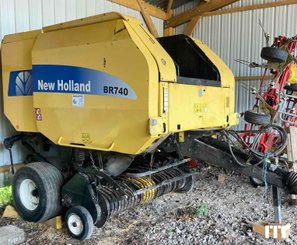 Presse à balles rondes New Holland BR740A - 1