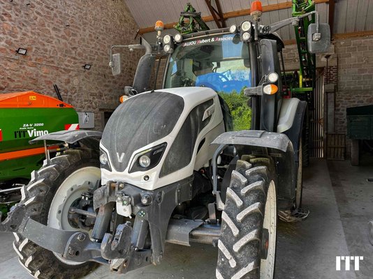 Tracteur agricole Valtra N124 - 1