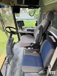Moissonneuse batteuse New Holland CX 8.80 - 6