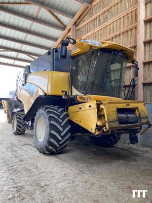 Moissonneuse batteuse New Holland CR 9060 - 1