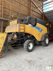 Moissonneuse batteuse New Holland CR 9060 - 2
