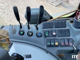 Tracteur agricole Claas AXION 800 - 10