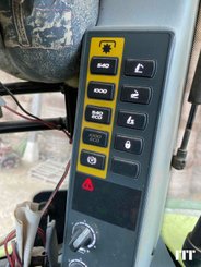 Tracteur agricole Claas AXION 800 - 9